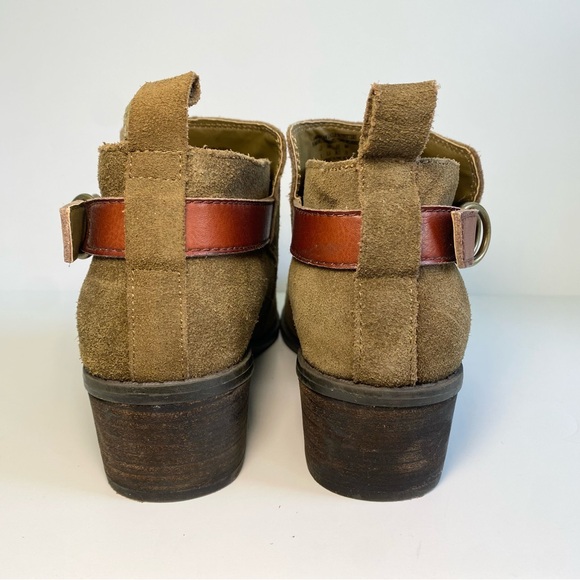 American Eagle Outfitters Suede Olive Green Buckle Ankle Booties Block‎ Heel 8 - Picture 5 of 11
